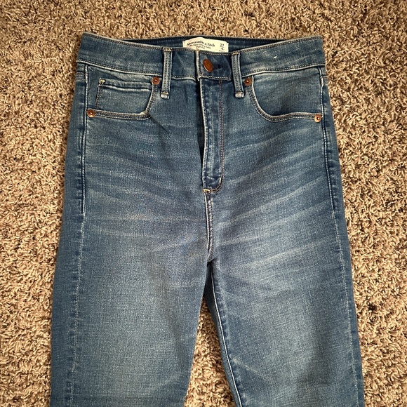 Abercrombie & Fitch High Rise Super Skinny Ankle Jeans Medium Wash Size 27 Short - Picture 2 of 7